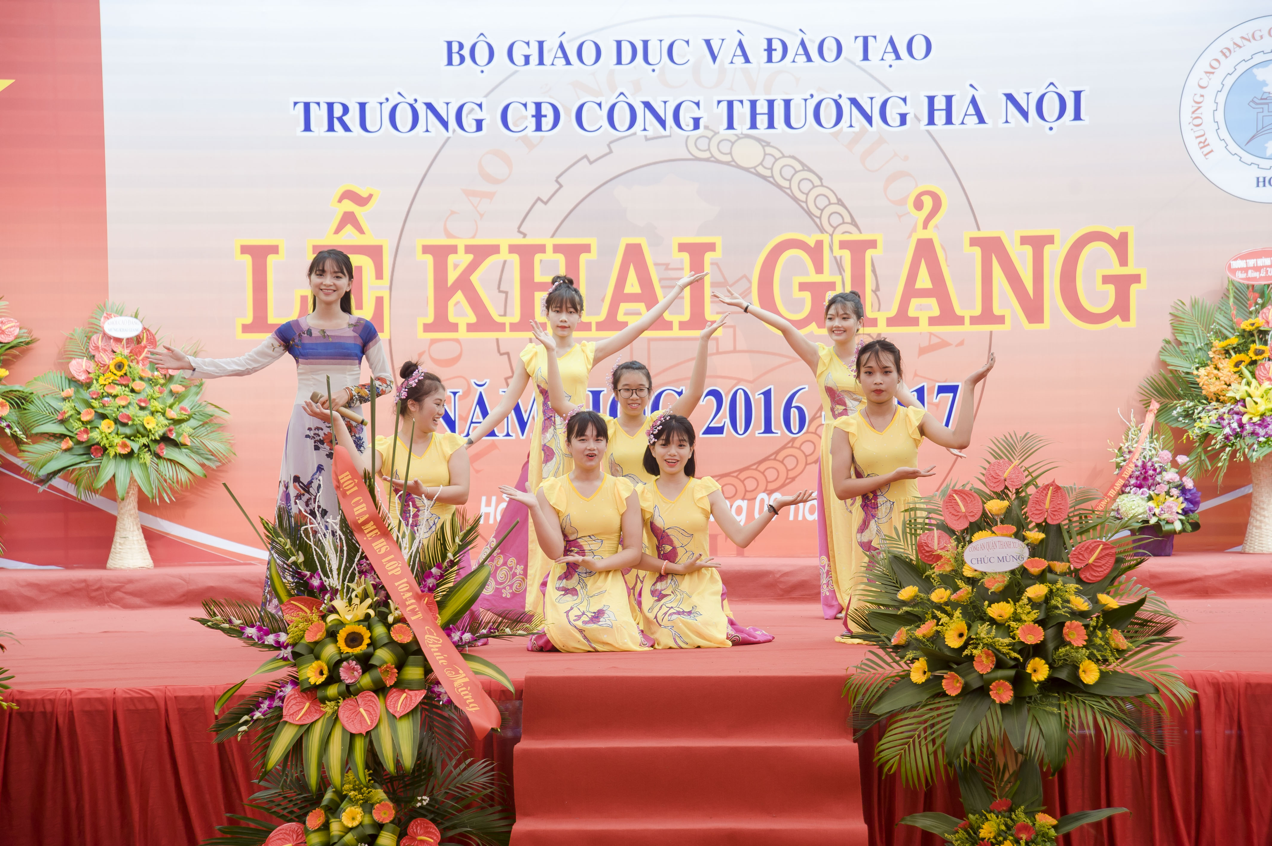 Hát múa bài Người thầy