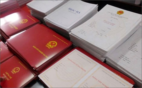 KHÔNG PHÂN BIỆT GIÁ TRỊ VĂN BẰNG TẠI CHỨC, CHÍNH QUY GÂY NHIỀU TRANH CÃI