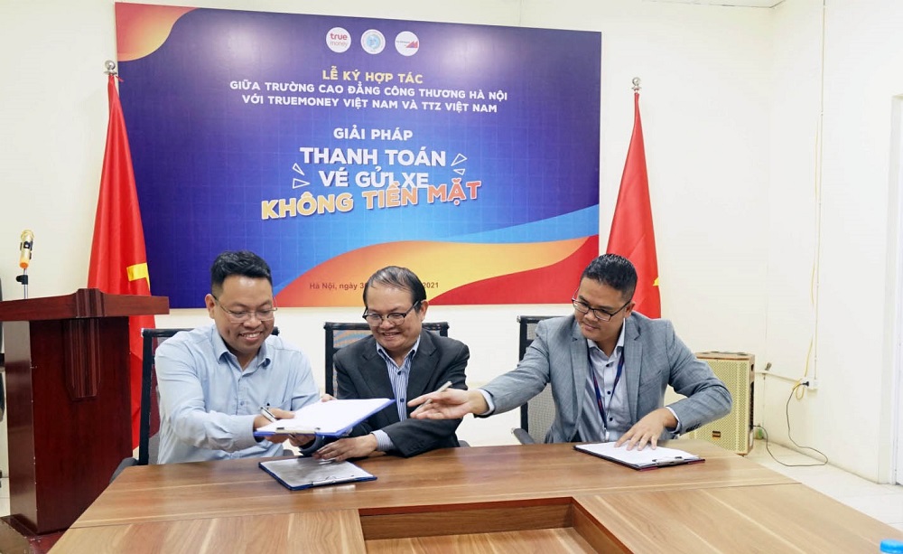 LỄ KÝ BIÊN BẢN GHI NHỚ HỢP TÁC GIỮA HCIT VỚI TRUE MONEY VN VÀ TTZ VN VÊ DỊCH VỤ GỬI XE KHÔNG DÙNG TIỀN MẶT