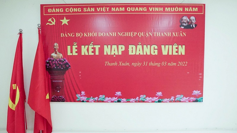 LONG TRỌNG TỔ CHỨC LỄ KẾT NẠP ĐẢNG VIÊN MỚI NĂM 2022