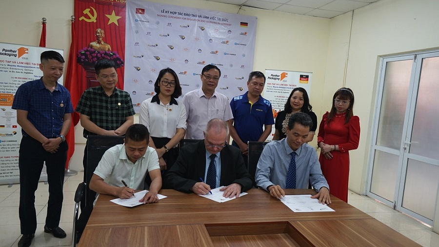 LỄ KÝ BIÊN BẢN GHI NHỚ HỢP TÁC 3 BÊN VỀ CHƯƠNG TRÌNH TƯ VẤN HỖ TRỢ VÀ ĐỊNH HƯỚNG LÀM VIỆC TẠI ĐỨC CHO SINH VIÊN