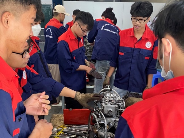 CHƯƠNG TRÌNH ĐÀO TẠO NGÀNH CÔNG NGHỆ Ô TÔ HỆ TC-LT VÀ CĐ