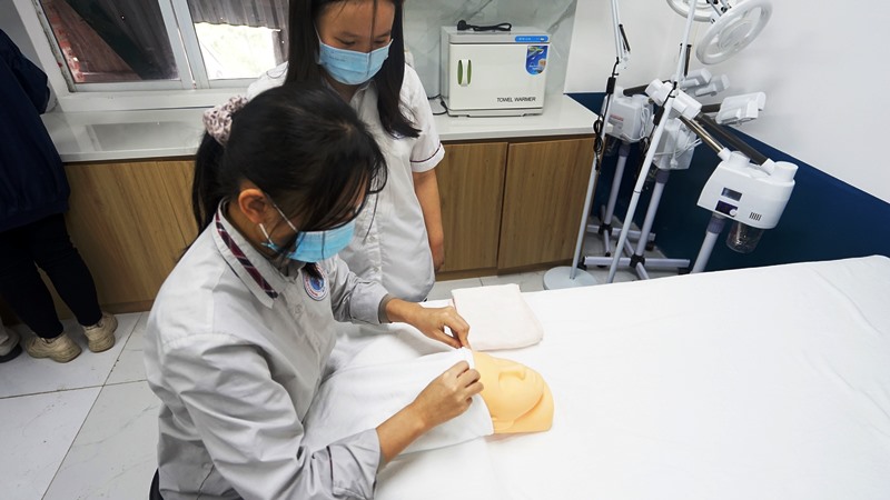 ẢNH THỰC HÀNH NGÀNH CHĂM SÓC SẮC ĐẸP