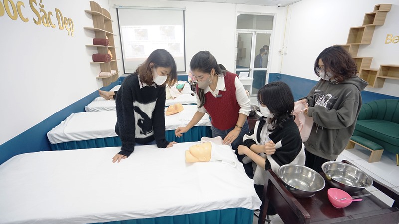 ẢNH THỰC HÀNH NGÀNH CHĂM SÓC SẮC ĐẸP