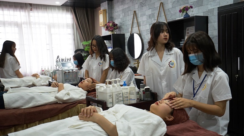 ẢNH THỰC HÀNH NGÀNH CHĂM SÓC SẮC ĐẸP