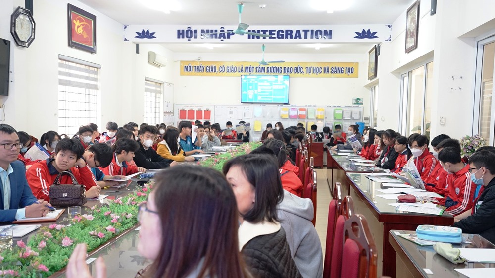 ẢNH TƯ VẤN HƯỚNG NGHIỆP CHO HỌC SINH TRƯỜNG THCS VĂN ĐIỂN