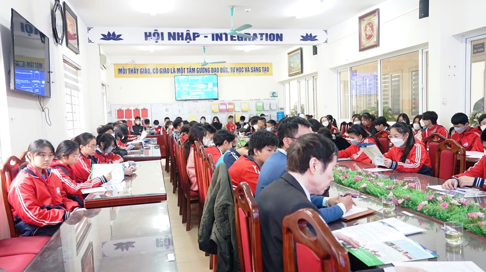 ẢNH TƯ VẤN HƯỚNG NGHIỆP CHO HỌC SINH TRƯỜNG THCS VĂN ĐIỂN
