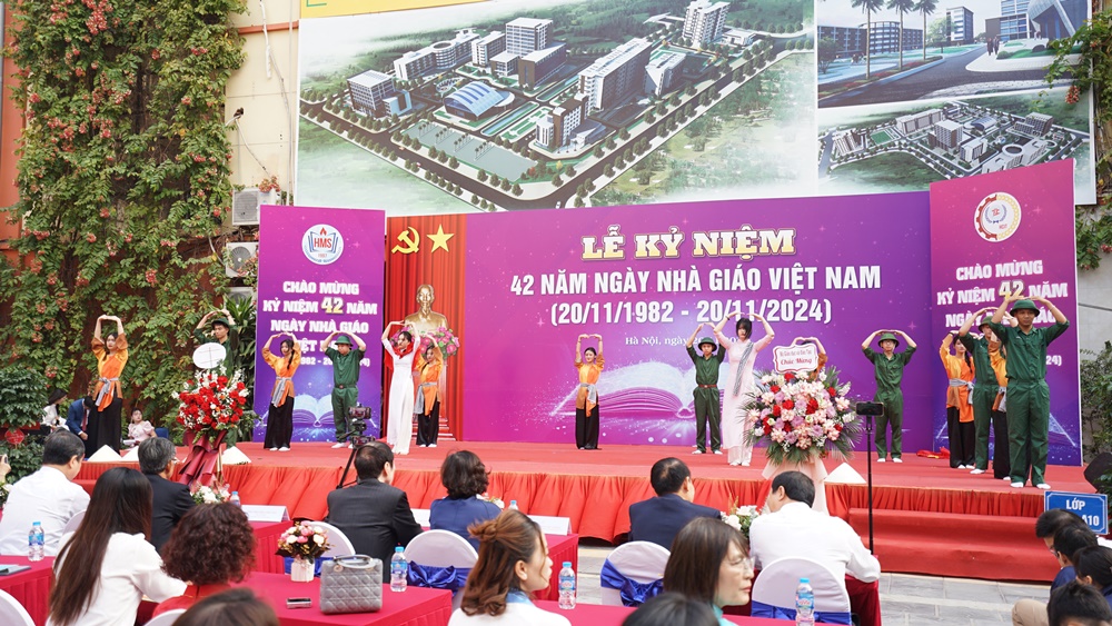 ẢNH MÍT TINH CHÀO MỪNG 42 NĂM NGÀY NHÀ GIÁO VIỆT NAM