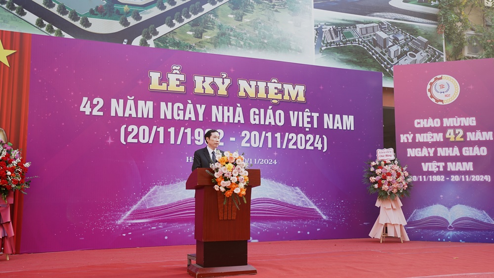 ẢNH MÍT TINH CHÀO MỪNG 42 NĂM NGÀY NHÀ GIÁO VIỆT NAM