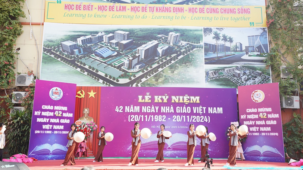 ẢNH MÍT TINH CHÀO MỪNG 42 NĂM NGÀY NHÀ GIÁO VIỆT NAM