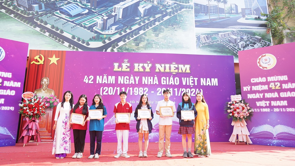 ẢNH MÍT TINH CHÀO MỪNG 42 NĂM NGÀY NHÀ GIÁO VIỆT NAM