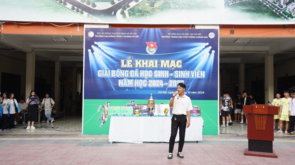 ẢNH KHAI MẠC GIẢI BÓNG ĐÁ NAM MINI HỌC SINH SINH VIÊN NĂM 2024