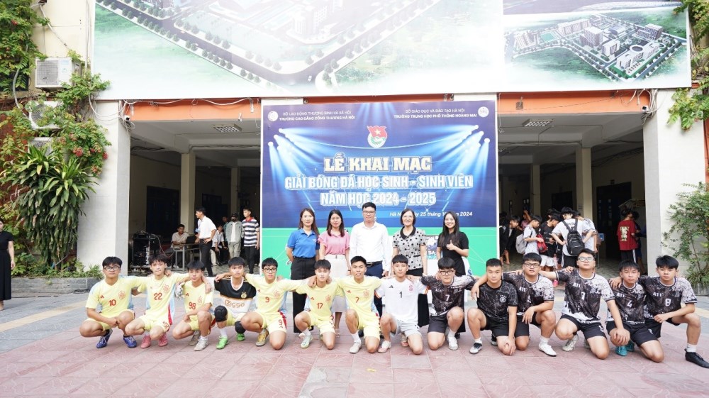 ẢNH KHAI MẠC GIẢI BÓNG ĐÁ NAM MINI HỌC SINH SINH VIÊN NĂM 2024