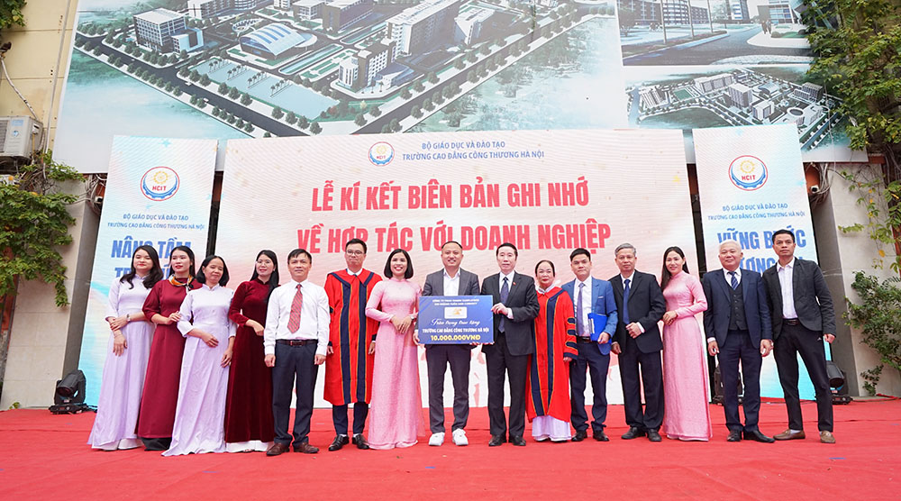 LỄ BẾ GIẢNG, TRAO BẰNG TỐT NGHIỆP CAO ĐẲNG VÀ CHÀO TÂN SINH VIÊN TRANG TRỌNG VÀ ĐẦY Ý NGHĨA