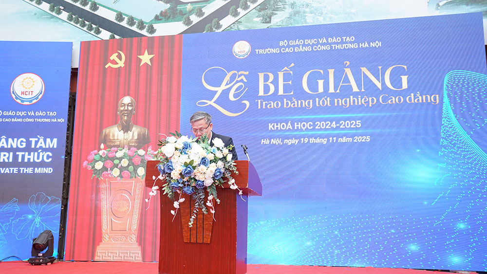 LỄ BẾ GIẢNG, TRAO BẰNG TỐT NGHIỆP CAO ĐẲNG VÀ CHÀO TÂN SINH VIÊN TRANG TRỌNG VÀ ĐẦY Ý NGHĨA