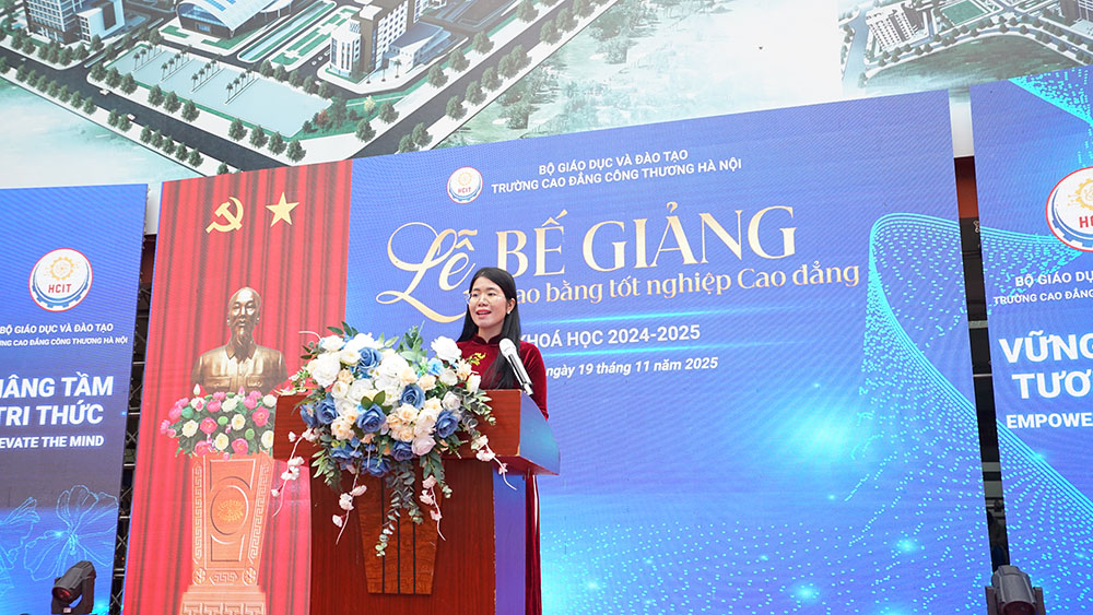 LỄ BẾ GIẢNG, TRAO BẰNG TỐT NGHIỆP CAO ĐẲNG VÀ CHÀO TÂN SINH VIÊN TRANG TRỌNG VÀ ĐẦY Ý NGHĨA