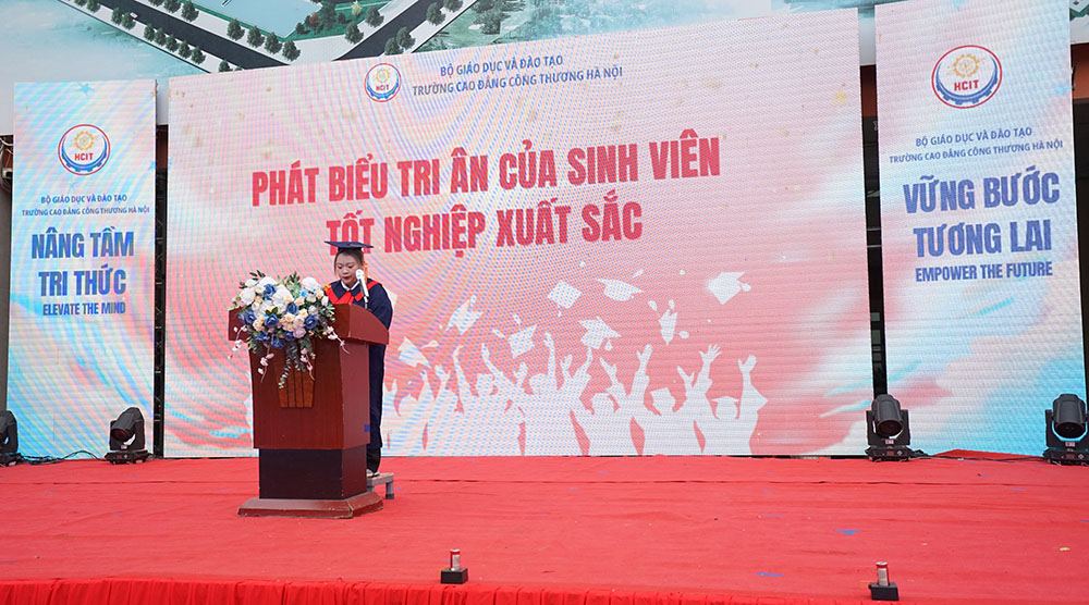 LỄ BẾ GIẢNG, TRAO BẰNG TỐT NGHIỆP CAO ĐẲNG VÀ CHÀO TÂN SINH VIÊN TRANG TRỌNG VÀ ĐẦY Ý NGHĨA