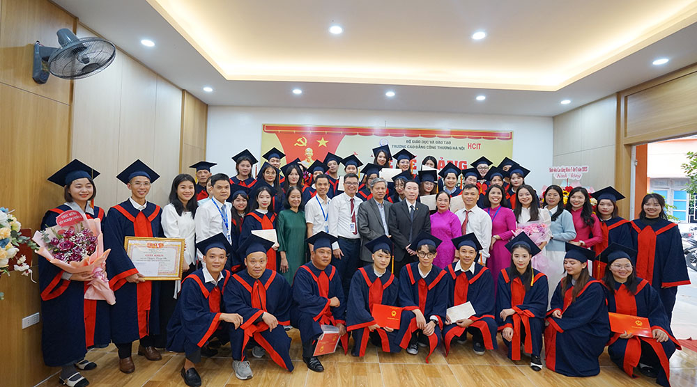 LỄ BẾ GIẢNG VÀ TRAO BẰNG TỐT NGHIỆP CAO ĐẲNG,   KHOÁ HỌC 2023-2025