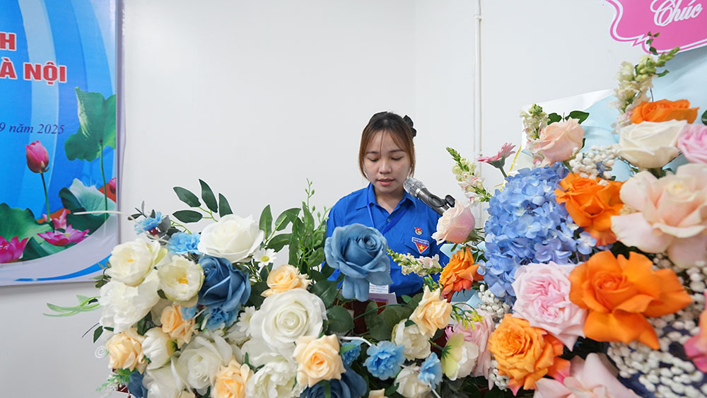 Đ/c Đào Quỳnh Chi – Thư ký Đại hội thông qua dự thảo Nghị quyết Đại hội.