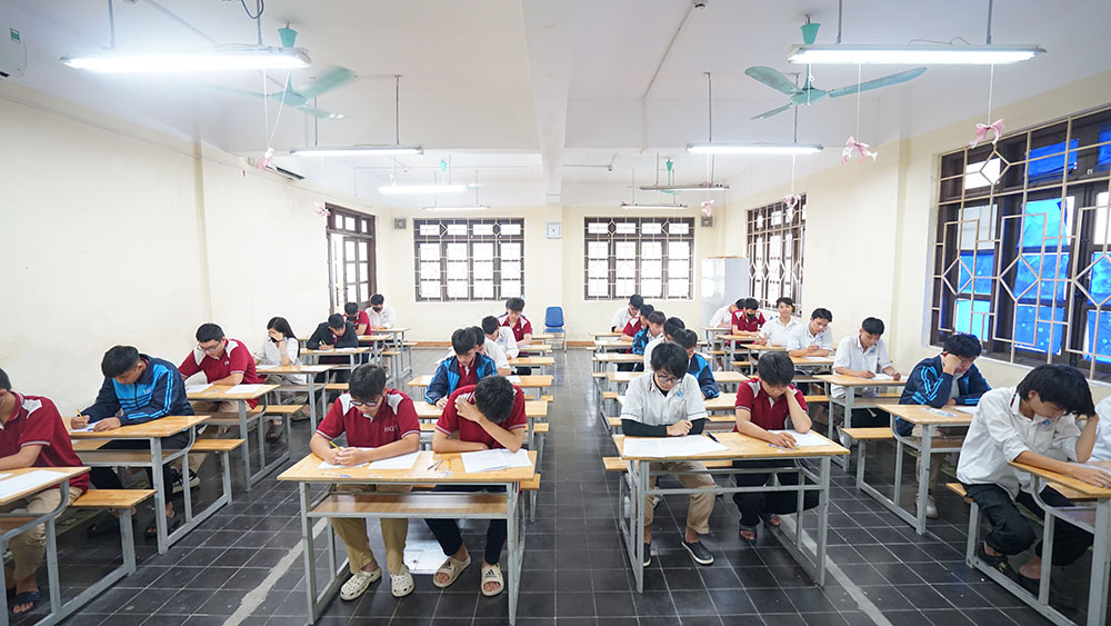 KIỂM TRA ĐỊNH KỲ GIỮA HỌC KỲ I NĂM HỌC 2025-2026 TRẬT TỰ - NGHIÊM TÚC VÀ ĐÚNG QUY CHẾ