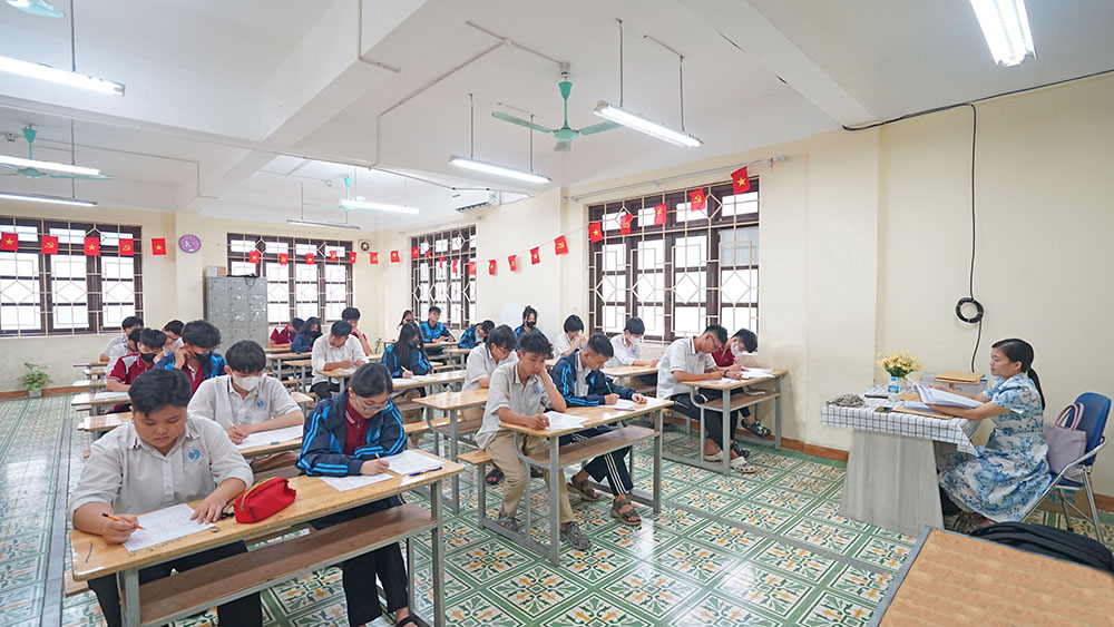 KIỂM TRA ĐỊNH KỲ GIỮA HỌC KỲ I NĂM HỌC 2025-2026 TRẬT TỰ - NGHIÊM TÚC VÀ ĐÚNG QUY CHẾ