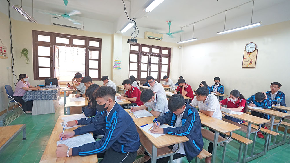 KIỂM TRA ĐỊNH KỲ GIỮA HỌC KỲ I NĂM HỌC 2025-2026 TRẬT TỰ - NGHIÊM TÚC VÀ ĐÚNG QUY CHẾ