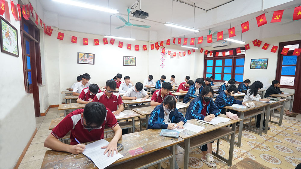 KIỂM TRA ĐỊNH KỲ GIỮA HỌC KỲ I NĂM HỌC 2025-2026 TRẬT TỰ - NGHIÊM TÚC VÀ ĐÚNG QUY CHẾ