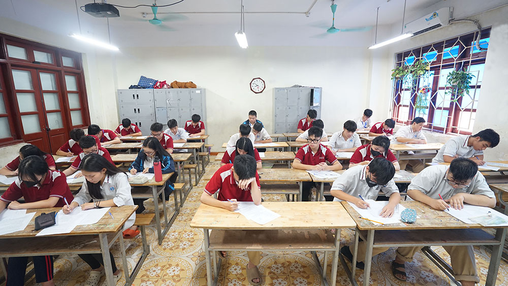 KIỂM TRA ĐỊNH KỲ GIỮA HỌC KỲ I NĂM HỌC 2025-2026 TRẬT TỰ - NGHIÊM TÚC VÀ ĐÚNG QUY CHẾ