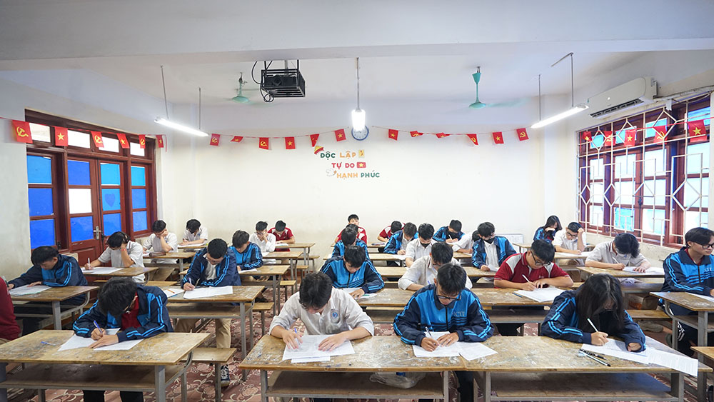 KIỂM TRA ĐỊNH KỲ GIỮA HỌC KỲ I NĂM HỌC 2025-2026 TRẬT TỰ - NGHIÊM TÚC VÀ ĐÚNG QUY CHẾ