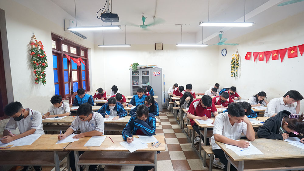 KIỂM TRA ĐỊNH KỲ GIỮA HỌC KỲ I NĂM HỌC 2025-2026 TRẬT TỰ - NGHIÊM TÚC VÀ ĐÚNG QUY CHẾ