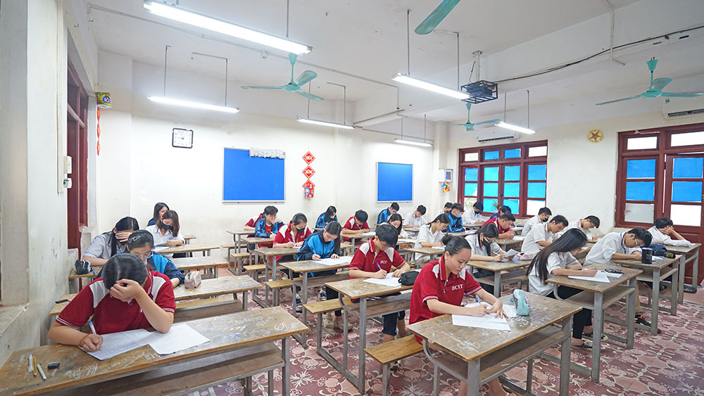 KIỂM TRA ĐỊNH KỲ GIỮA HỌC KỲ I NĂM HỌC 2025-2026 TRẬT TỰ - NGHIÊM TÚC VÀ ĐÚNG QUY CHẾ