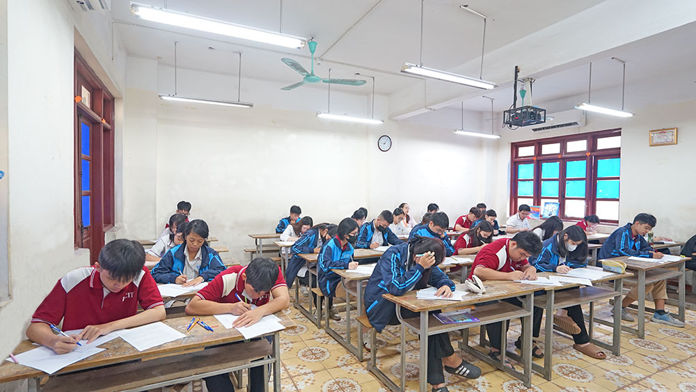 KIỂM TRA ĐỊNH KỲ GIỮA HỌC KỲ I NĂM HỌC 2025-2026 TRẬT TỰ - NGHIÊM TÚC VÀ ĐÚNG QUY CHẾ