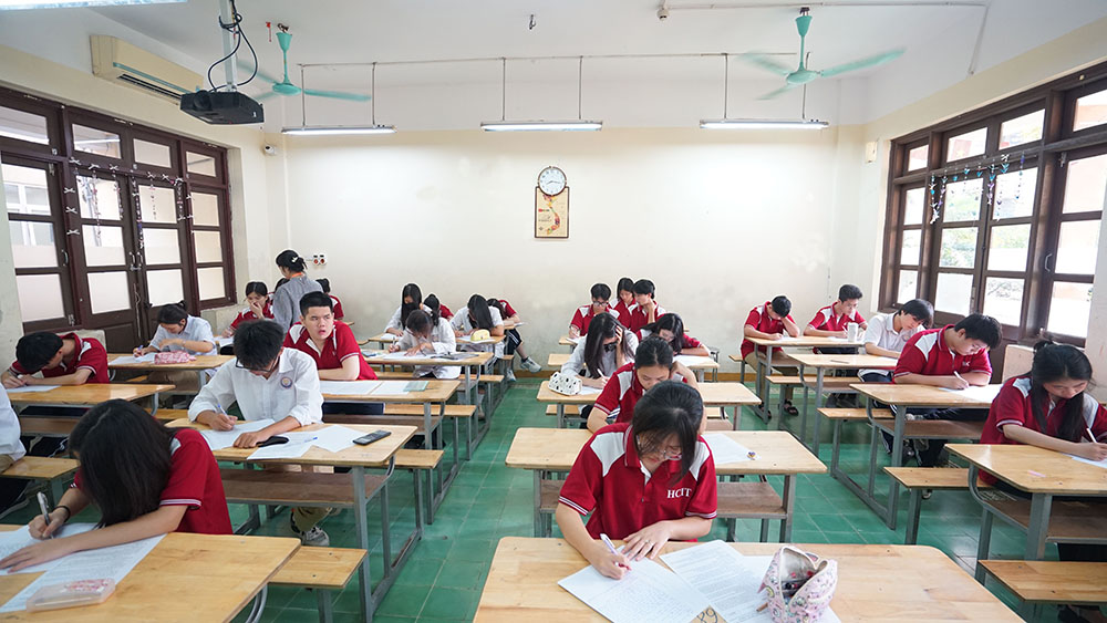 KIỂM TRA ĐỊNH KỲ GIỮA HỌC KỲ I NĂM HỌC 2025-2026 TRẬT TỰ - NGHIÊM TÚC VÀ ĐÚNG QUY CHẾ