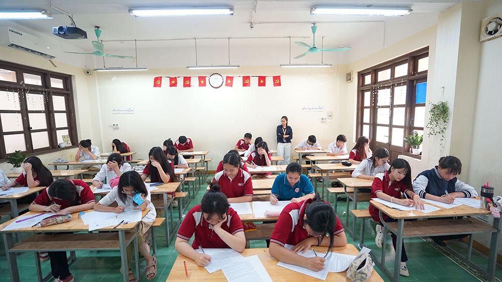 KIỂM TRA ĐỊNH KỲ GIỮA HỌC KỲ I NĂM HỌC 2025-2026 TRẬT TỰ - NGHIÊM TÚC VÀ ĐÚNG QUY CHẾ