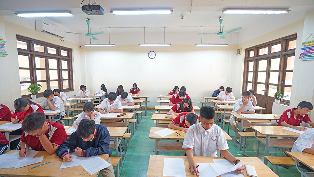 KIỂM TRA ĐỊNH KỲ GIỮA HỌC KỲ I NĂM HỌC 2025-2026 TRẬT TỰ - NGHIÊM TÚC VÀ ĐÚNG QUY CHẾ