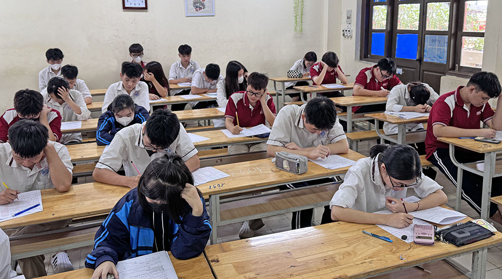KIỂM TRA ĐỊNH KỲ GIỮA HỌC KỲ I NĂM HỌC 2025-2026 TRẬT TỰ - NGHIÊM TÚC VÀ ĐÚNG QUY CHẾ