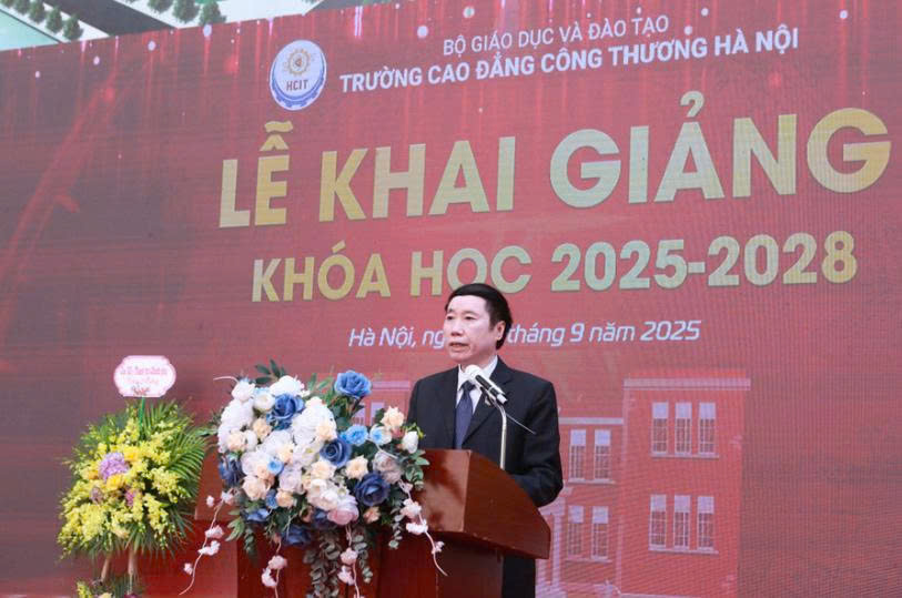 Lời nhắn nhủ ý nghĩa của thầy Hiệu trưởng tới người học ở Lễ khai giảng