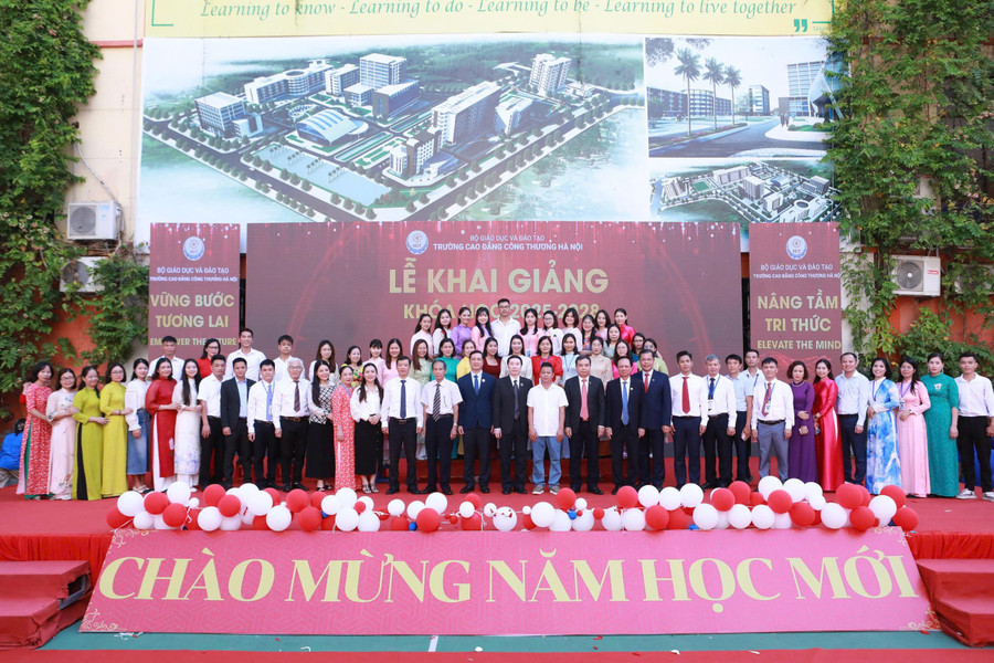 Lời nhắn nhủ ý nghĩa của thầy Hiệu trưởng tới người học ở Lễ khai giảng