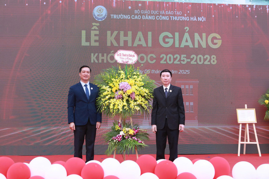 Lời nhắn nhủ ý nghĩa của thầy Hiệu trưởng tới người học ở Lễ khai giảng