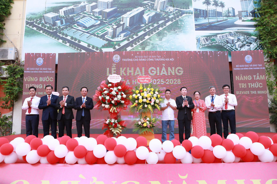 Lời nhắn nhủ ý nghĩa của thầy Hiệu trưởng tới người học ở Lễ khai giảng
