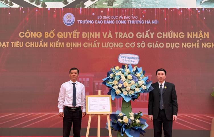 Lời nhắn nhủ ý nghĩa của thầy Hiệu trưởng tới người học ở Lễ khai giảng