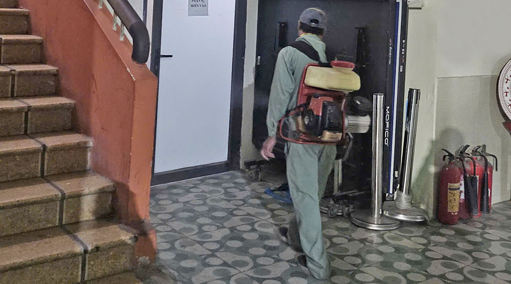 PHUN THUỐC DIỆT MUỖI  ĐẢM BẢO AN TOÀN VÀ SỨC KHỎE CỘNG ĐỒNG