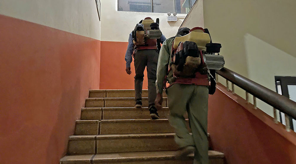 PHUN THUỐC DIỆT MUỖI  ĐẢM BẢO AN TOÀN VÀ SỨC KHỎE CỘNG ĐỒNG