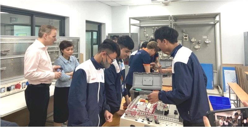 NHIỀU CƠ HỘI XUẤT NGOẠI CHO LAO ĐỘNG CÓ TAY NGHỀ