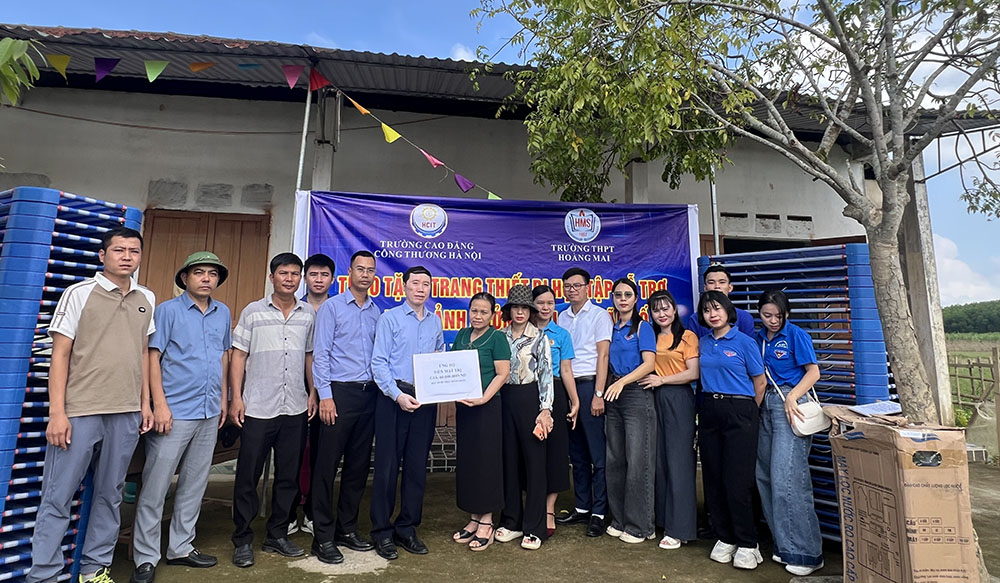 CHUNG TAY HƯỚNG VỀ MIỀN TRUNG – LAN TỎA YÊU THƯƠNG