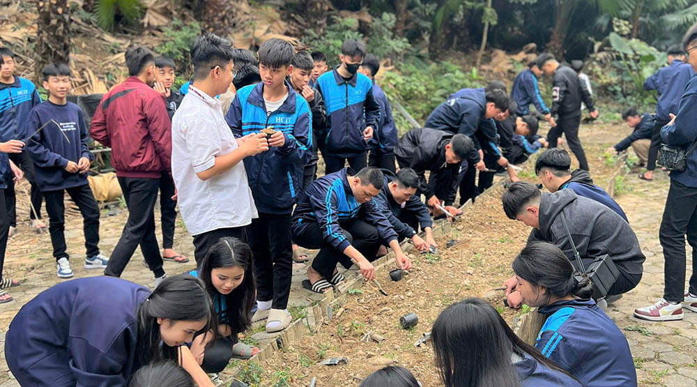 HOẠT ĐỘNG TRẢI NGHIỆM GIÁO DỤC DI SẢN HƯỚNG VỀ  LỊCH SỬ TRUYỀN THỐNG T25