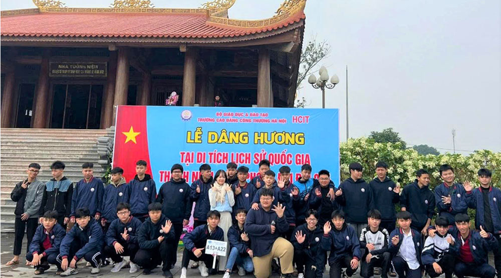 HOẠT ĐỘNG TRẢI NGHIỆM GIÁO DỤC DI SẢN HƯỚNG VỀ  LỊCH SỬ TRUYỀN THỐNG T25