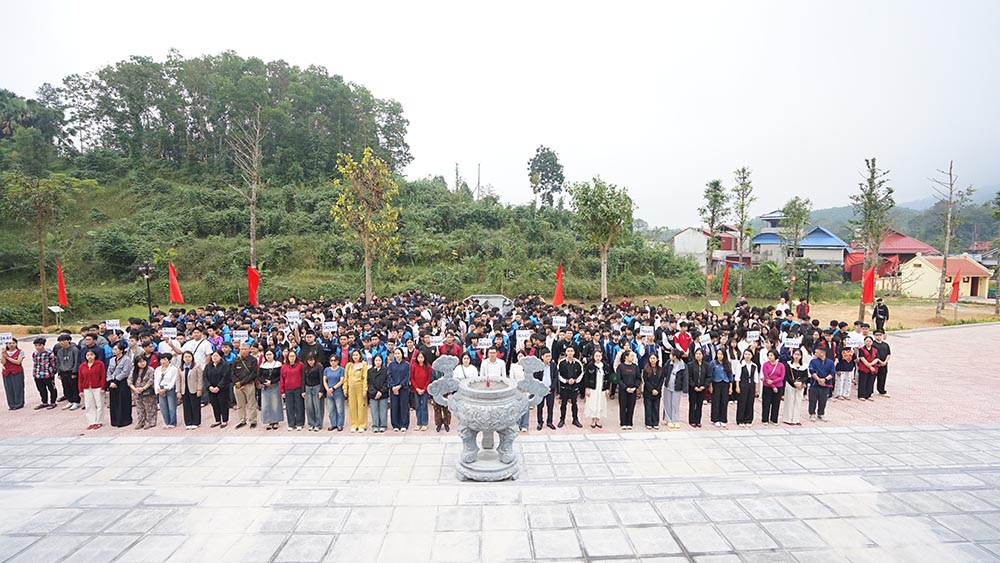 HOẠT ĐỘNG TRẢI NGHIỆM  GIÁO DỤC DI SẢN TRUYỀN THỐNG CÁCH MẠNG