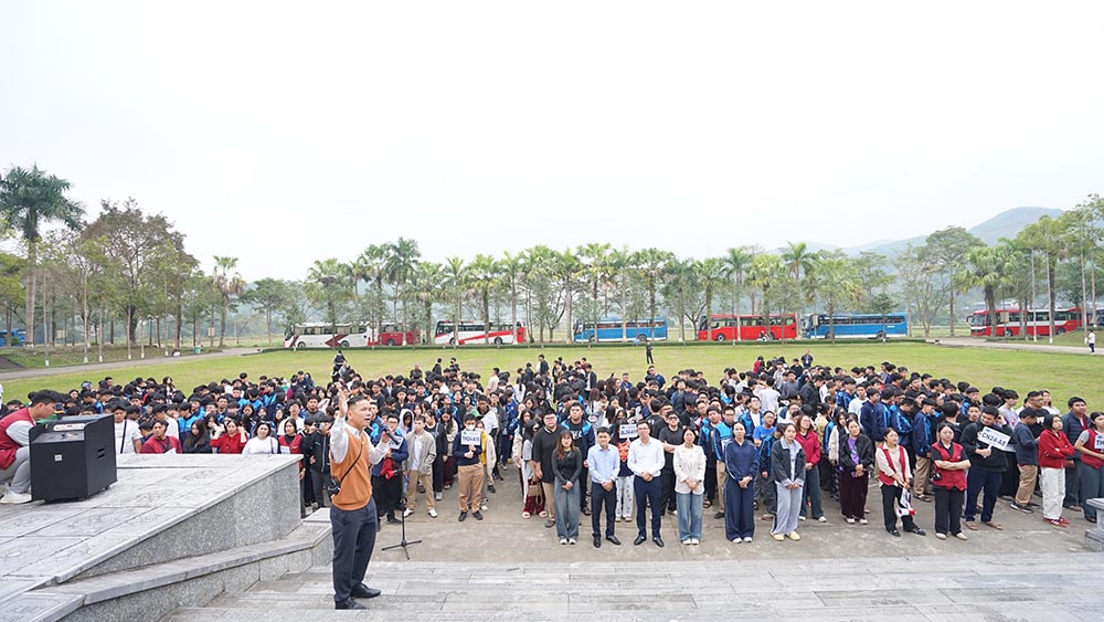 HOẠT ĐỘNG TRẢI NGHIỆM  GIÁO DỤC DI SẢN TRUYỀN THỐNG CÁCH MẠNG