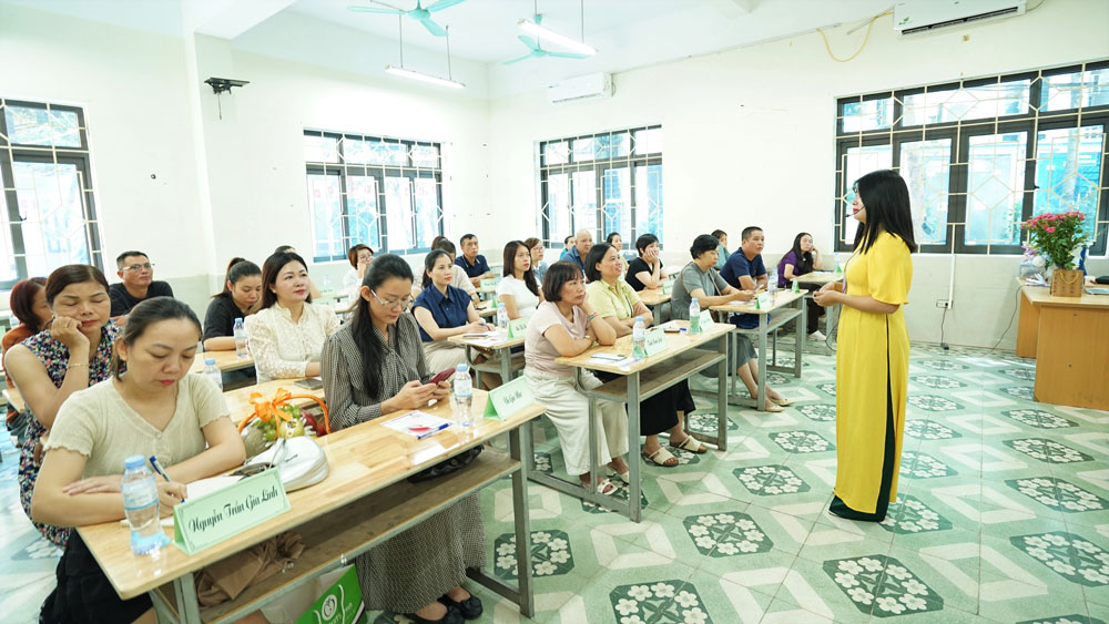 HỌP PHỤ HUYNH ĐẦU NĂM HỌC 2026 - 2027  NGHIÊM TÚC VÀ ĐỒNG THUẬN